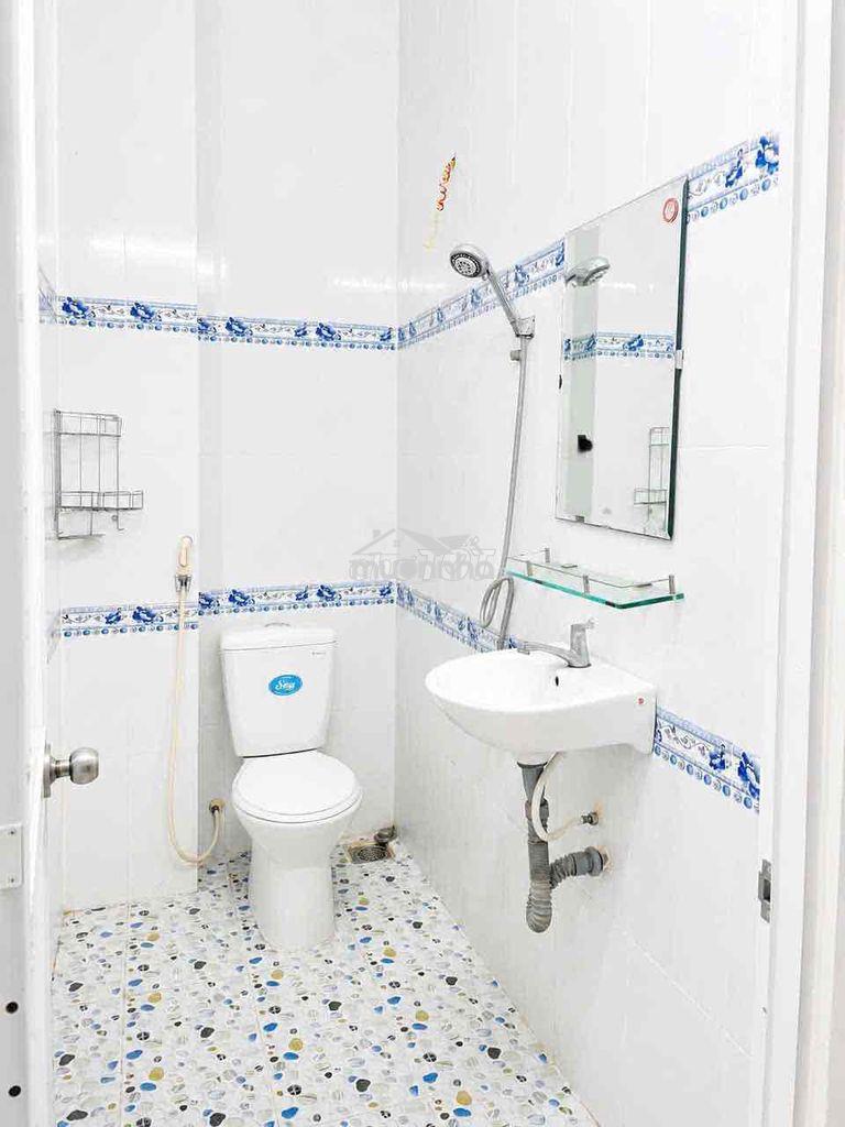 Cho thuê nc 4pn,3wc,1pk, 1 bếp - p15, q.8 (p.phú định) - 4