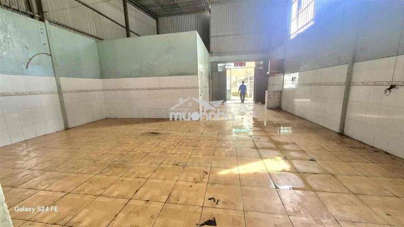 Kho xưởng 7,6 x 16m (có 2phòng) hẻm xe van ôtô. bình trị đông