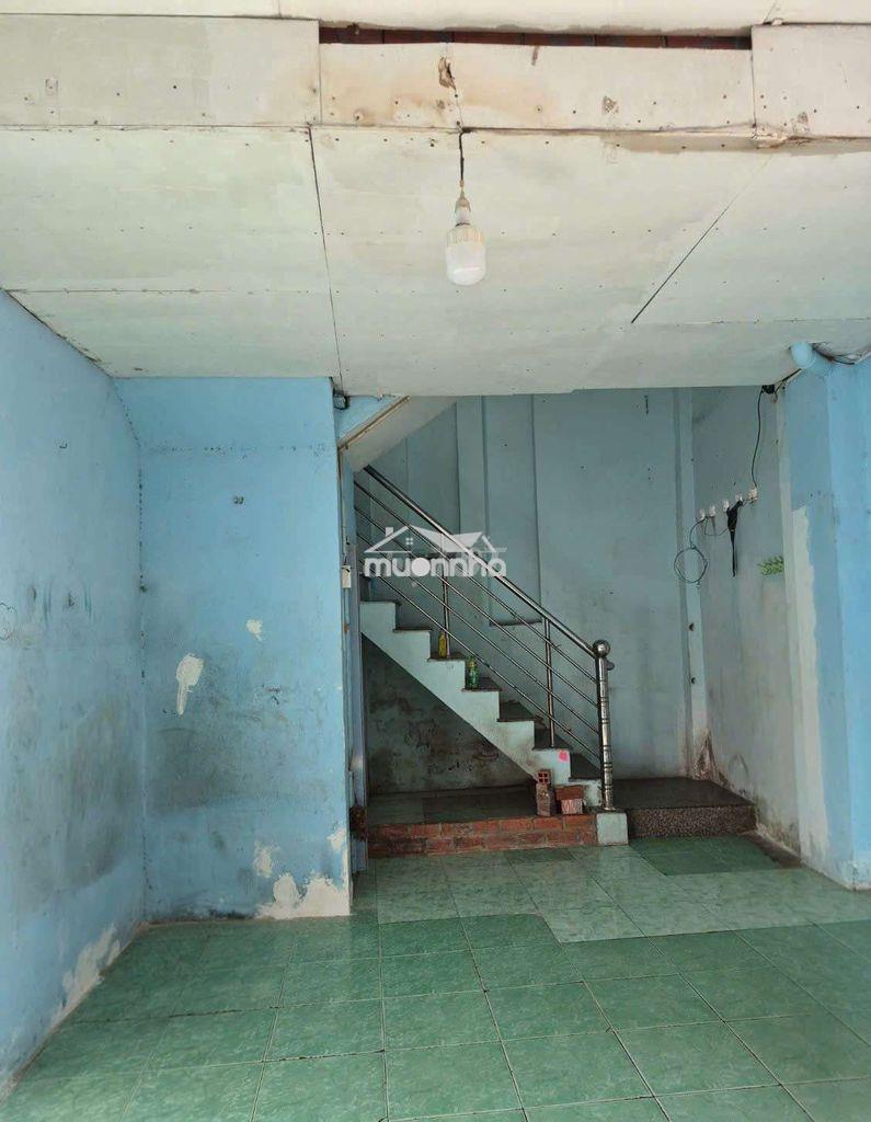 Nhà góc 2mt thích hợp ở đông người ,mở tiệm làm nghề ,buôn bán nhỏ