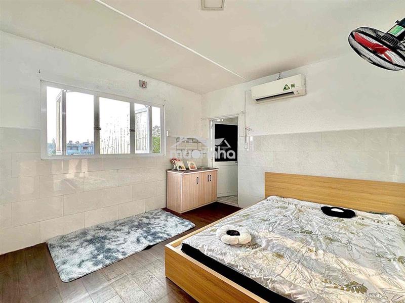 Chính chủ - cửa sổ - ban công - mới khai trương