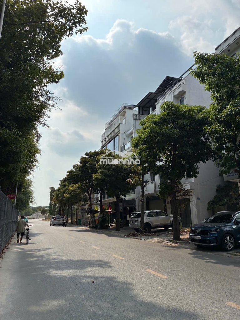 Bán lô góc đất the seasons ngay lotte giá rẻ 10.8  tỷ. dt 8x21. sổ sẵn
