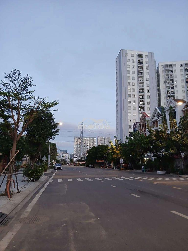 Q7.tp.hcm. cần bán nhà đẹp khu dân cư phú thuận
