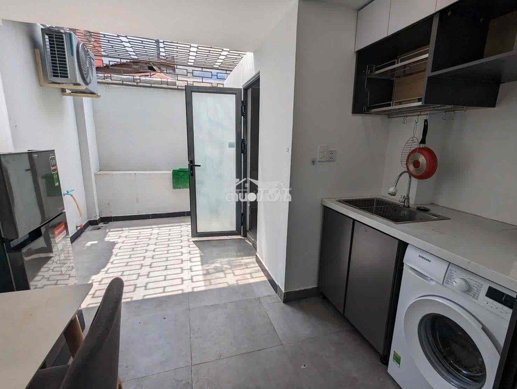 Căn hộ sân vườn có giếng trời tách bếp rộng thông thoáng - 3