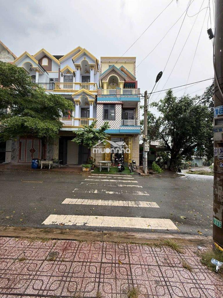 Nhà 3 tầm gần ngã tư chiêu liêu