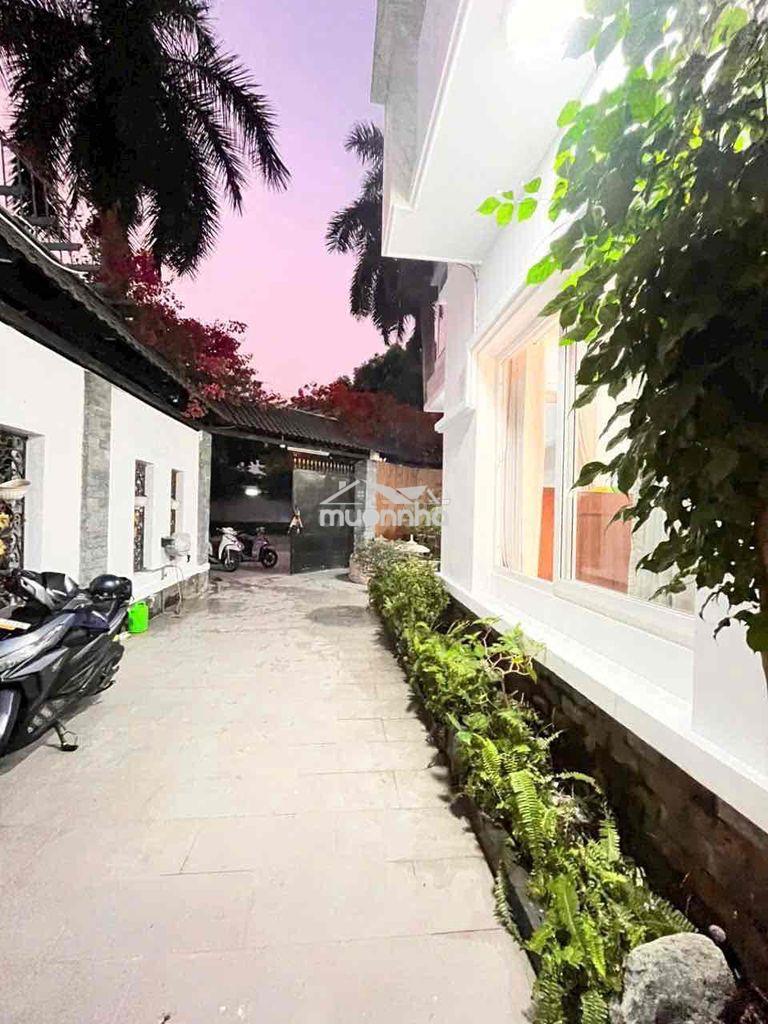 Cho thuê biệt thự góc gần aeon, 12x20 / 3 tầng, nội thất đầy đủ - 2