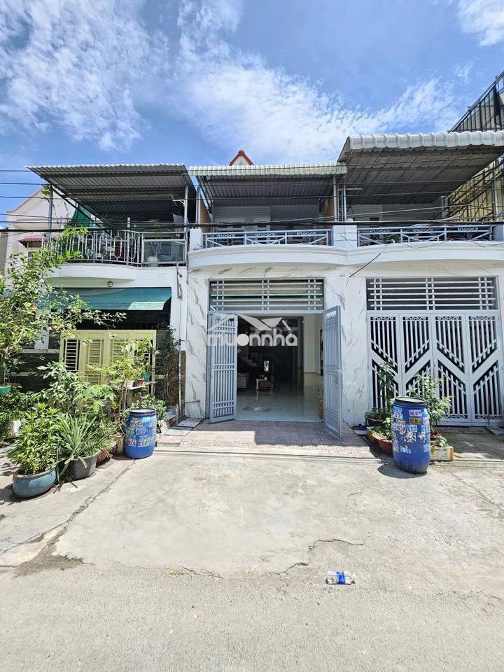 Bán rẻ nhà trệt lầu - sân ô tô kdc gần vincom 550 dĩ an