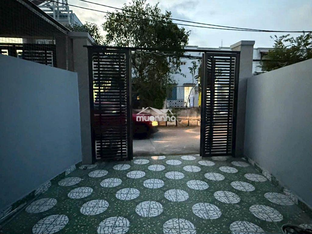 Cho thuê nhà 2 mặt tiền hẻm xem hơi cửa trước và sau thông thoáng - Ảnh 2