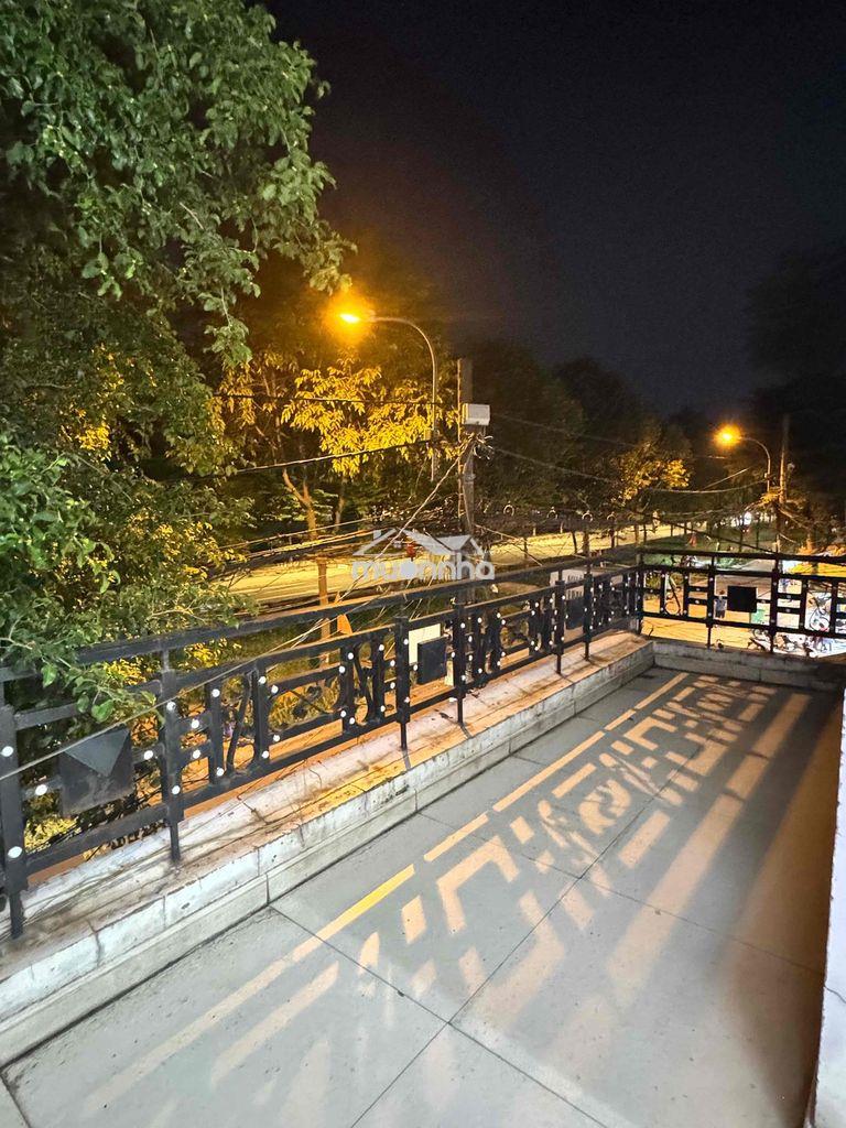 Phòng ban công ( 78m2 ) - máy lạnh - 1pn - 1wc - 3