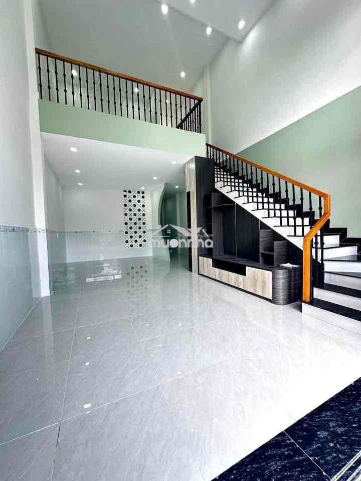 Bán nhà mới tinh ngang 5 m gần ngã ba cây điệp , sát chợ và trường