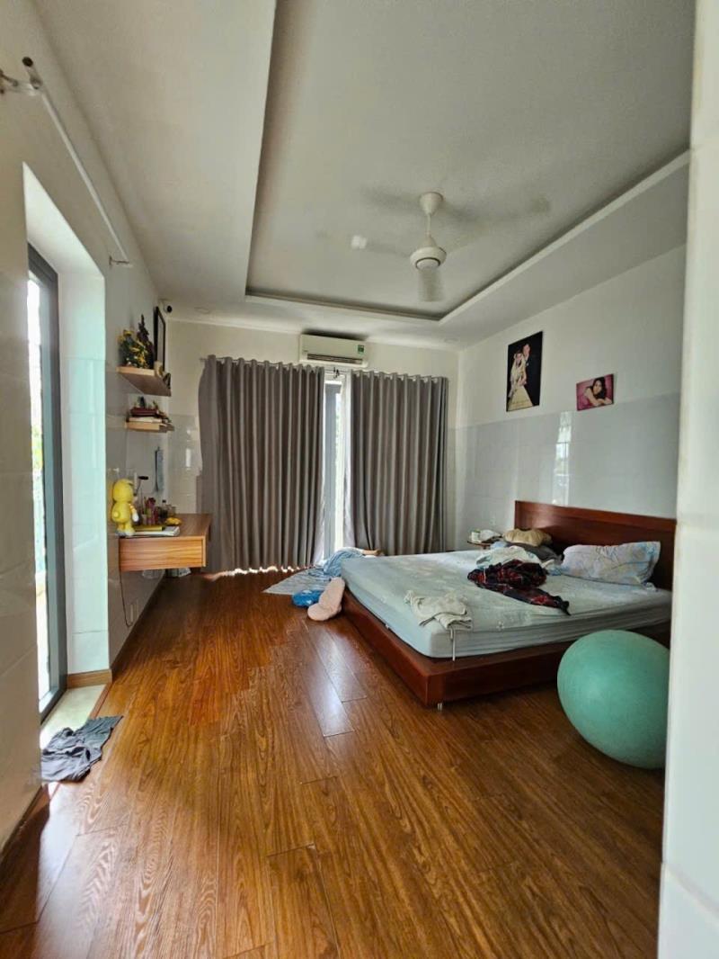 Bán gấp, giảm 5 tỷ ! biệt thự gần k300, 210m2( ngang 6,4m ), 3 tầng, hẻm 8m thông,nở hậu,
