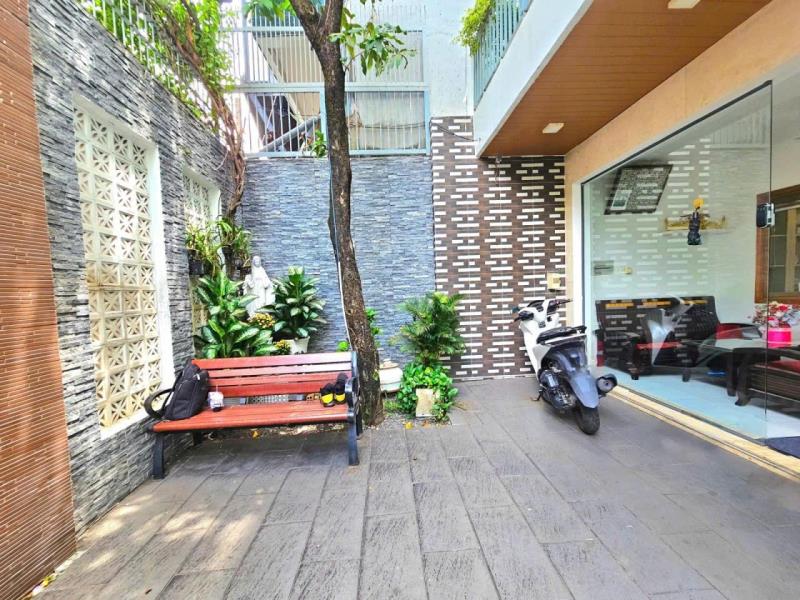 Bán gấp, giảm 5 tỷ ! biệt thự gần k300, 210m2( ngang 6,4m ), 3 tầng, hẻm 8m thông,nở hậu, - 2