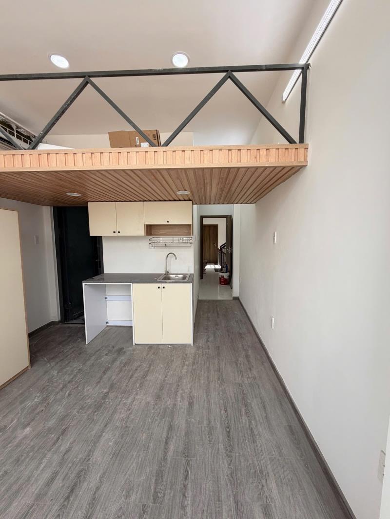 Cho thuê căn hộ duplex có máy giặt riêng, cửa sổ trời thoáng gần ngã tư hàng xanh, bình thạnh. - 4