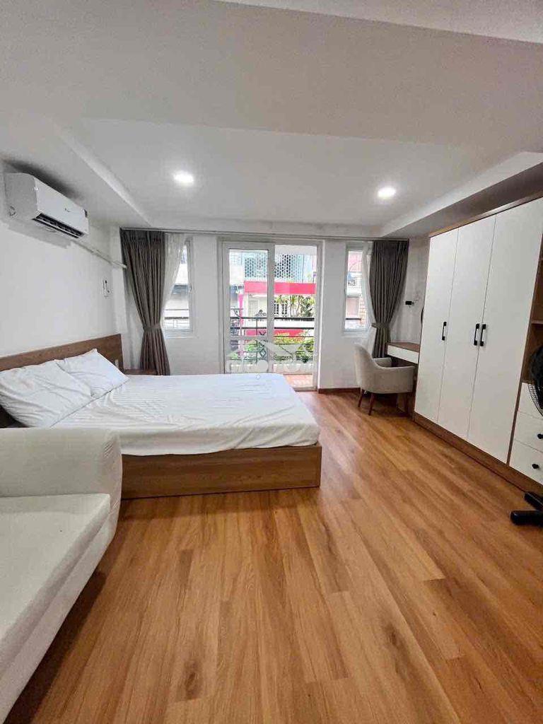 Studio rộng thoáng ngay vòng xoay dân chủ - Ảnh 2