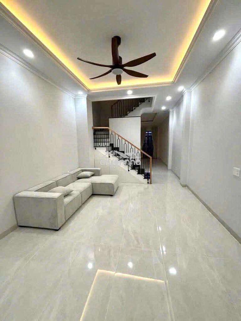 Nhà 3 tầng,sân thượng,4pn,5wc,đối diện cổng vạn phúc hbphuoc - Ảnh 2