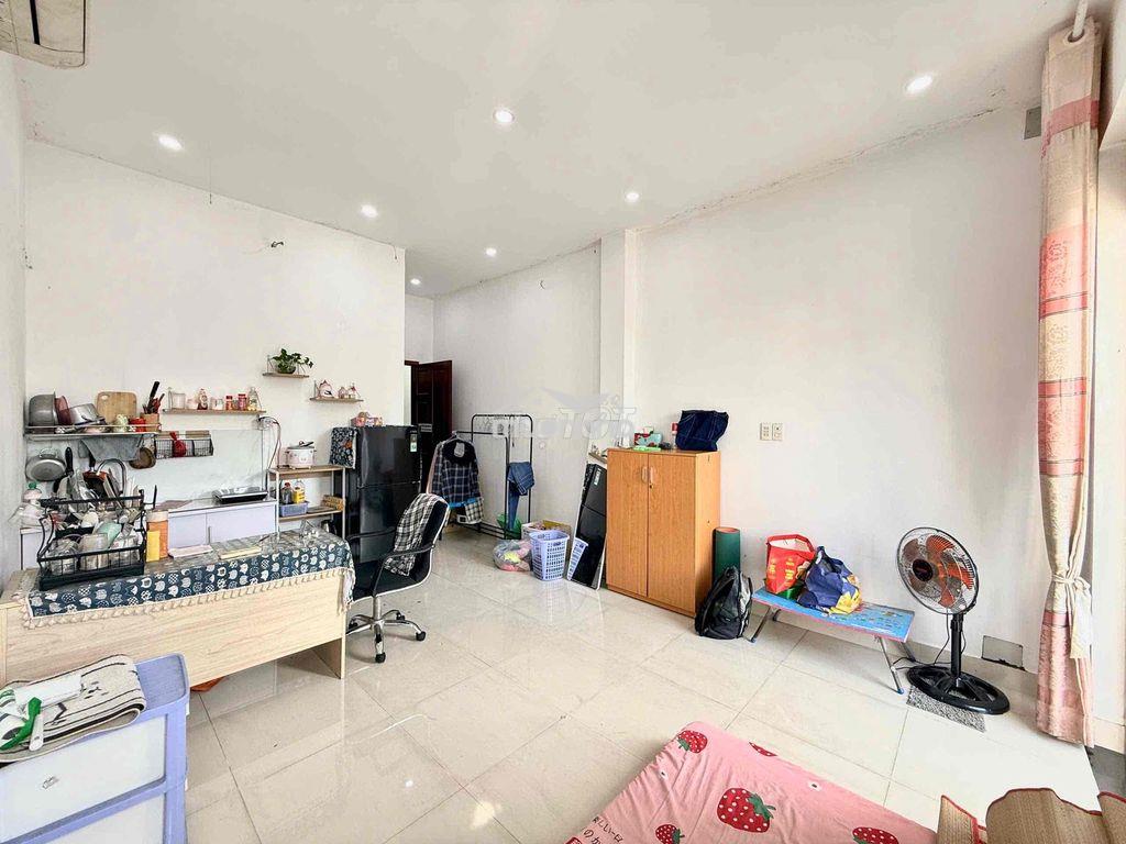 Cho thuê phòng có ban công lớn mặt tiền đường phú thuận, full nội thât - 3