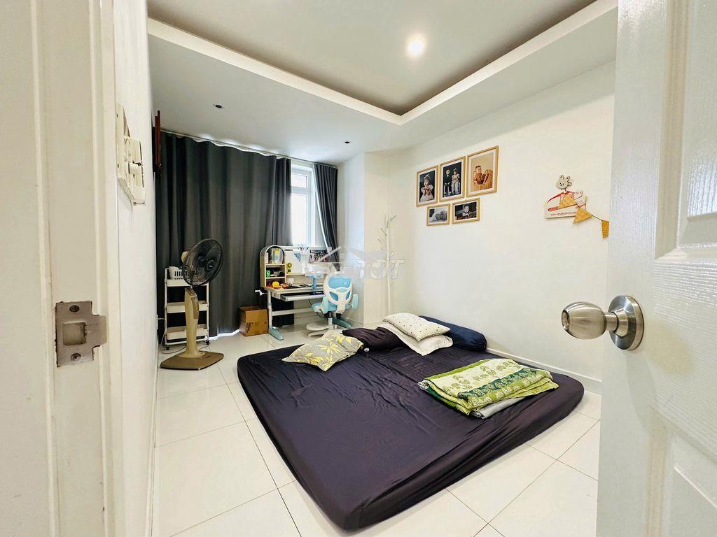 Chủ bán gấp căn hộ thang máy giá rẻ, quận 10, căn 2pn - 2