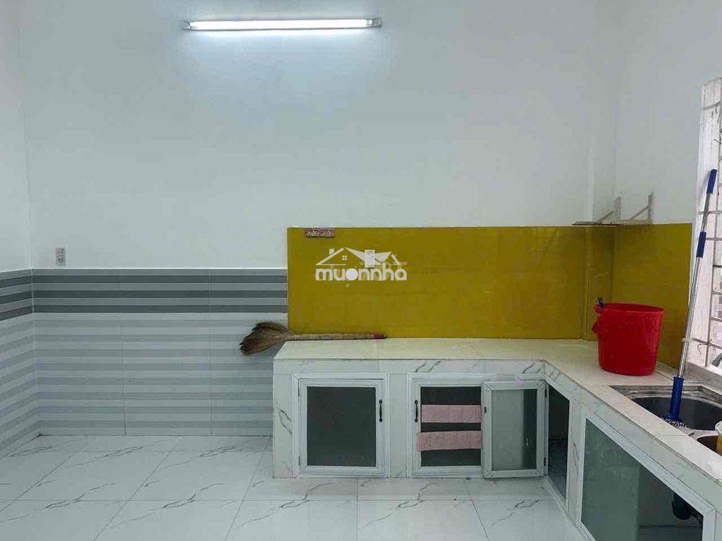 Nhà lầu rộng rãi 4 phòng ngủ vua o,kd gần chợ và bv hoàn mỹ kdc 586 ct - Ảnh 3