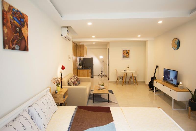 Cho thuê căn hộ 39m2 có cửa sổ & tv | gần cầu hoàng hoa thám & phan xích long - Ảnh 2