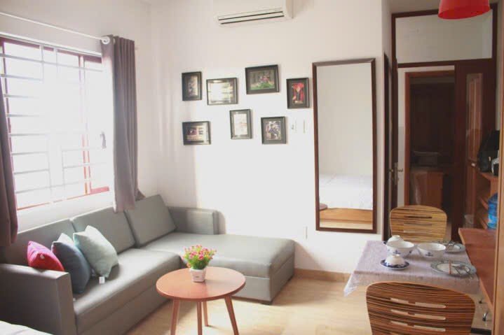 Căn hộ dịch vụ đường trần xuân soạn quận 7, full nội thất, có cửa sổ, thang máy, ban công, vị trí thuận tiện di chuyển sang các quận lân cận - Ảnh 2