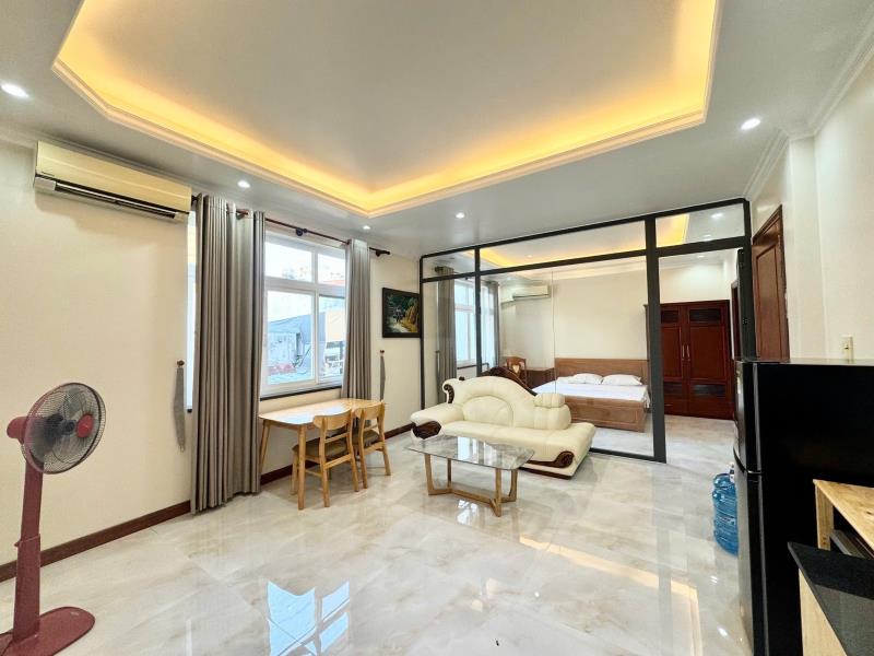 Thuê ngay căn hộ 50m2 cửa sổ lớn tách bếp thoáng ngay sát q1 thuận tiện di chuyển an ninh cao