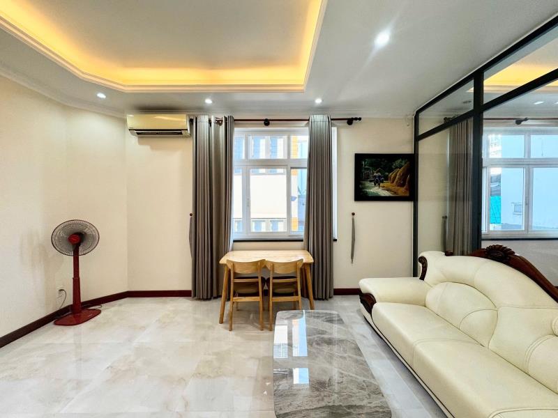 Thuê ngay căn hộ 50m2 cửa sổ lớn tách bếp thoáng ngay sát q1 thuận tiện di chuyển an ninh cao - Ảnh 2