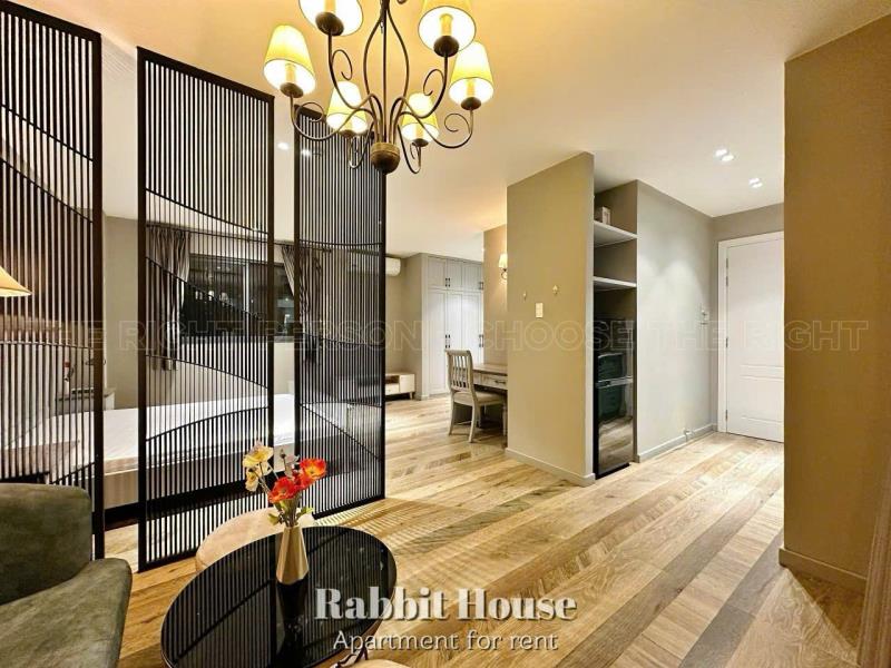 Cho thuê căn hộ bancong lớn q1 gần cầu ông lãnh quận 1