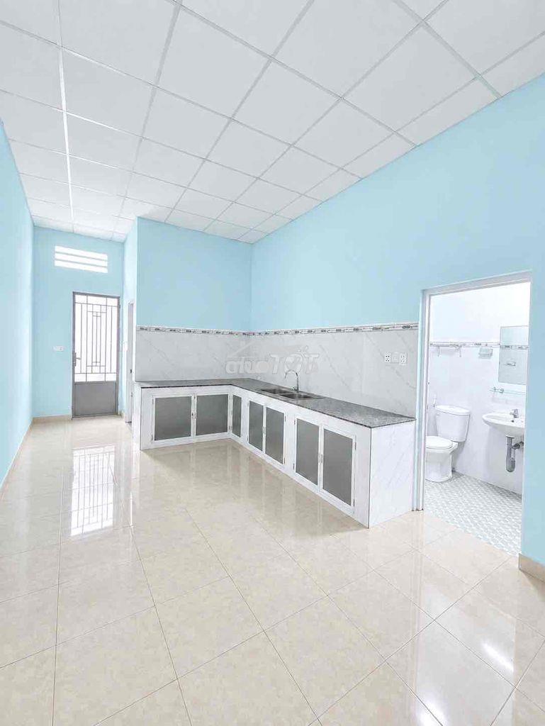 Cho thuê nhà dt 5x30m sân rộng đậu ôtô 2pn 2wc đường rộng xe tải - Ảnh 2