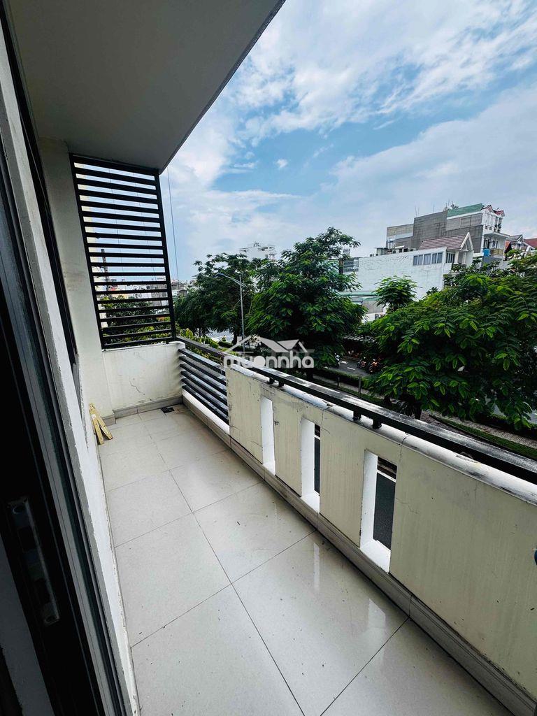 Phòng ban công ngay dương quảng hàm va phạm huy thông - Ảnh 3