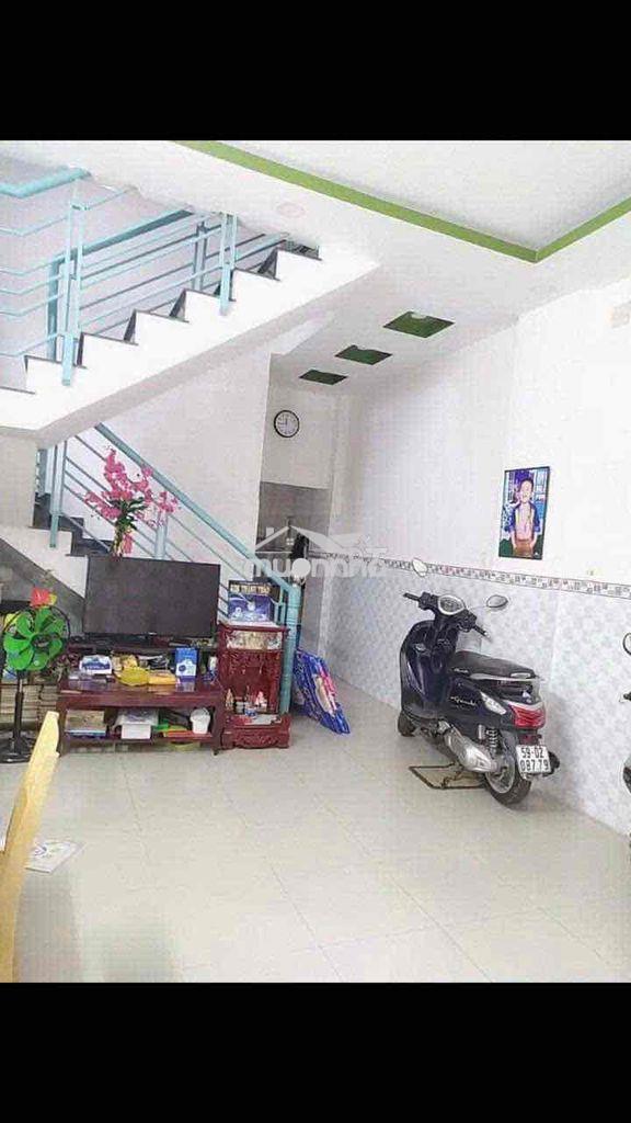 Nhà cho thuê hẻm 3 gác đường tân hương dt 4,3m x 13m đúc 1lầu 2pn 2w