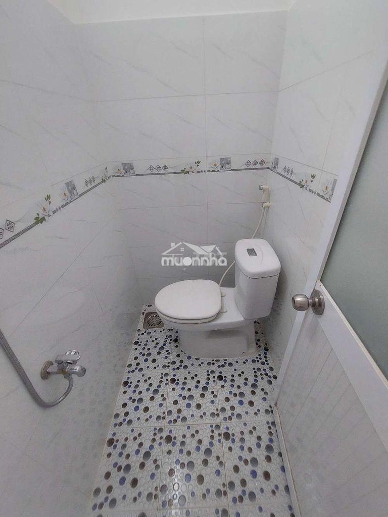 Cho thuê nhà mặt tiền chợ c2 đường phạm hùng dt.3m2×14m } 1 phòng 1 wc - Ảnh 4