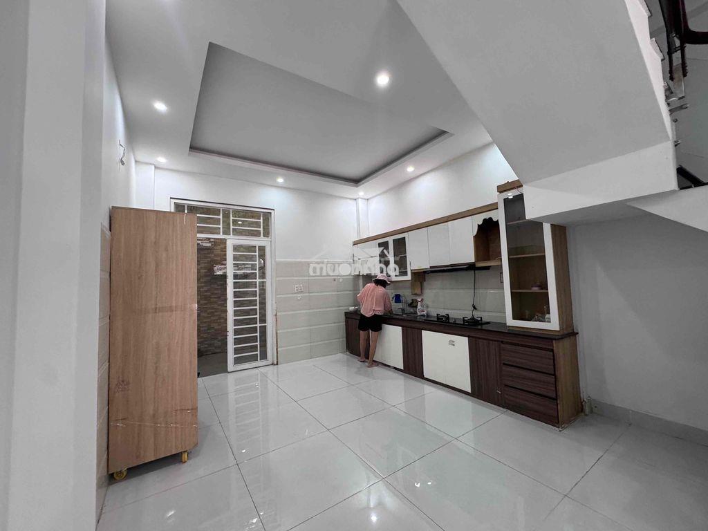 Cho thuê nhà 4 tầng - đường xe tải thông - sân để ô tô - giá 13tr - 4