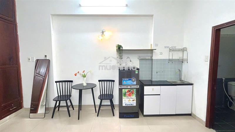 Phòng trọ sạch sẽ, cửa sổ thoáng, giá rẻ khu sân bay tân bình