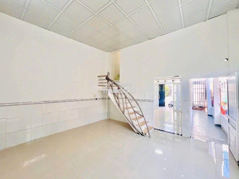 Vỡ nợ chủ bán gấp căn nhà 125m2 tân thông hội củ chi chỉ 990tr - Ảnh 2