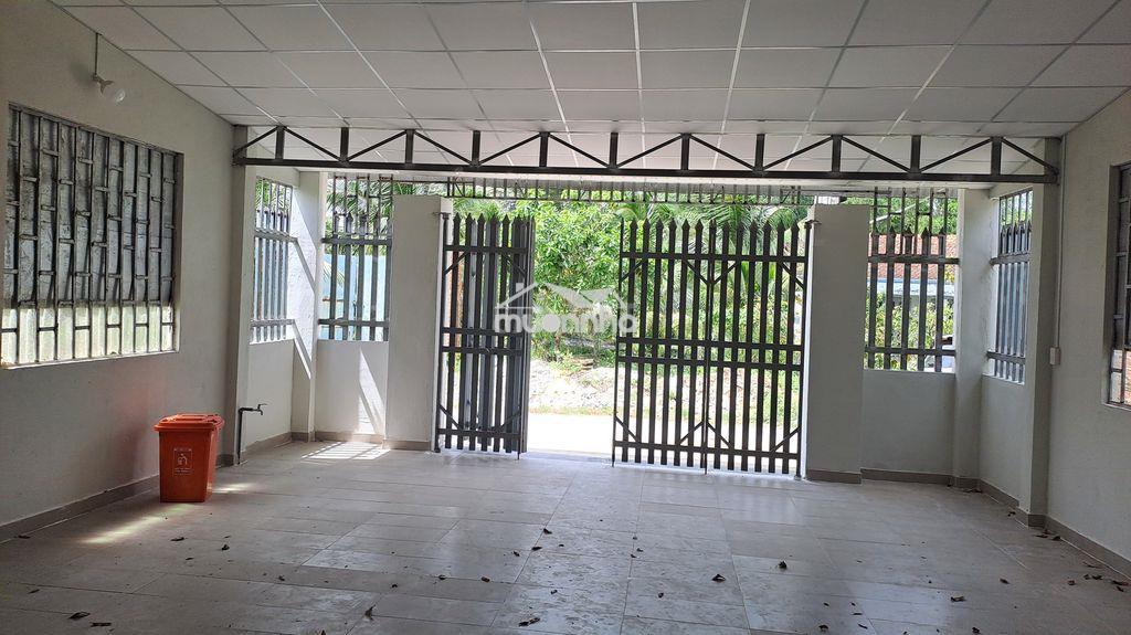 Nhà nguyên căn có đất vườn làm kho - 2