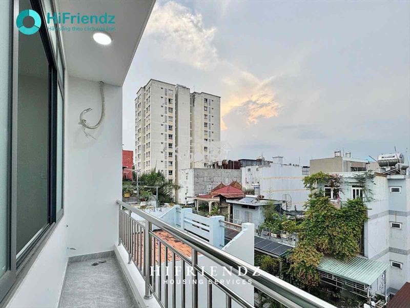 Phòng gác có ban công riêng, cửa sổ to view đẹp gần trường uth, lđxh
