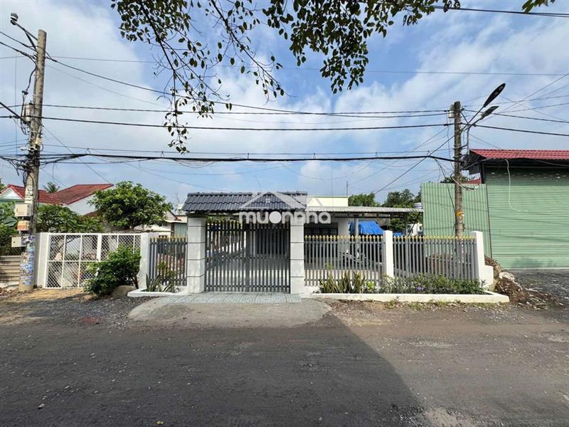 Nhà vườn thạnh xuân 52. dt 10x39m có 3pn sân xe hơi giá 12tr tháng
