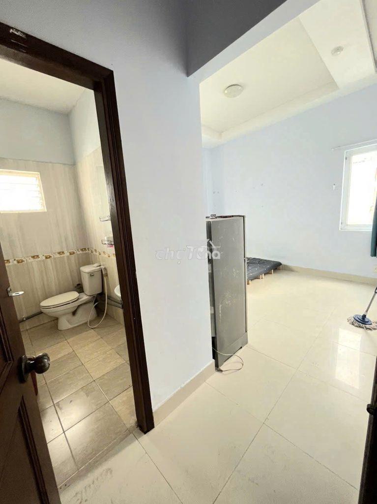 Studio cửa sổ lớn full nt giáp cầu nguyễn văn cừ - 4