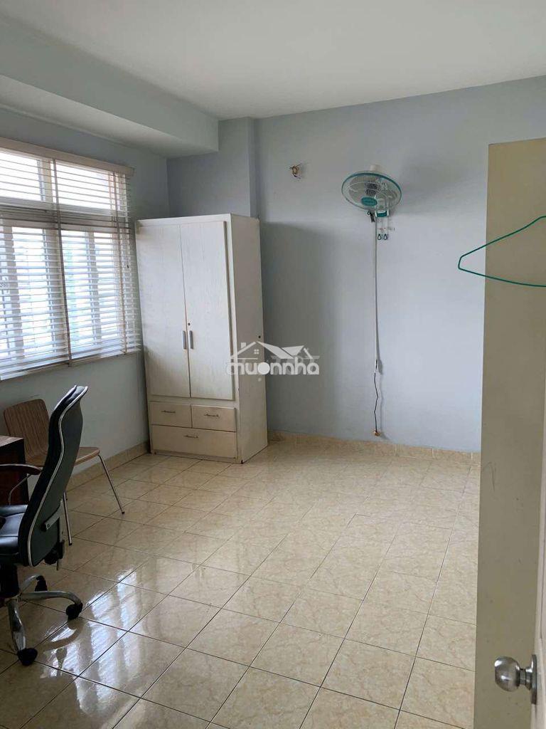 Cho thuê căn hộ trung tâm quận 5 – 2pn, 70m², giá tốt!