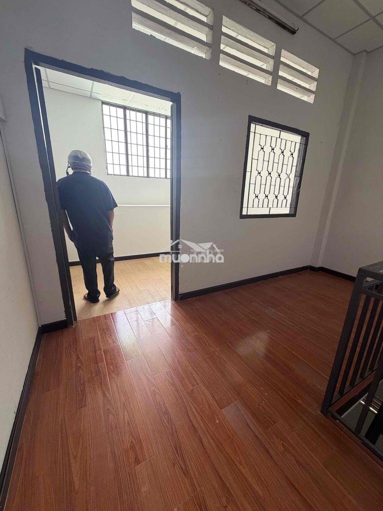 Cho thuê nguyên căn đg điện biên phủ. gần đh hutech