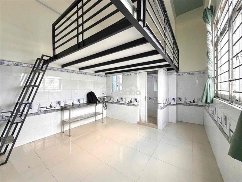 Phòng trọ giá rẻ gác cao 2m ngay hoàng hoa thám giám giảm mạnh chỉ co