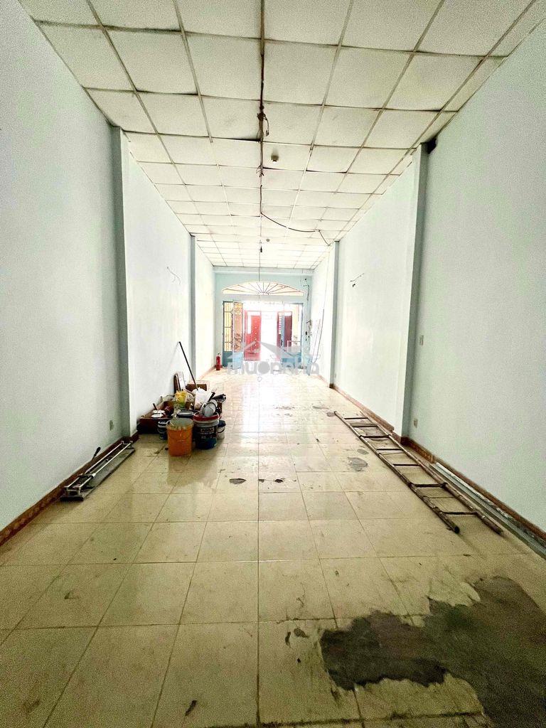 Cho thuê nhà đường xe tải 4x28m gác lửng dài 11m trệt trống suốt 14tr