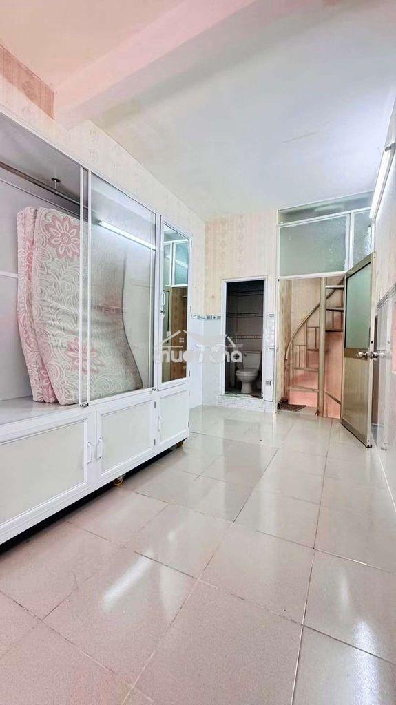 Bán nhà nhỏ ngay chợ bà chiểu - Ảnh 3