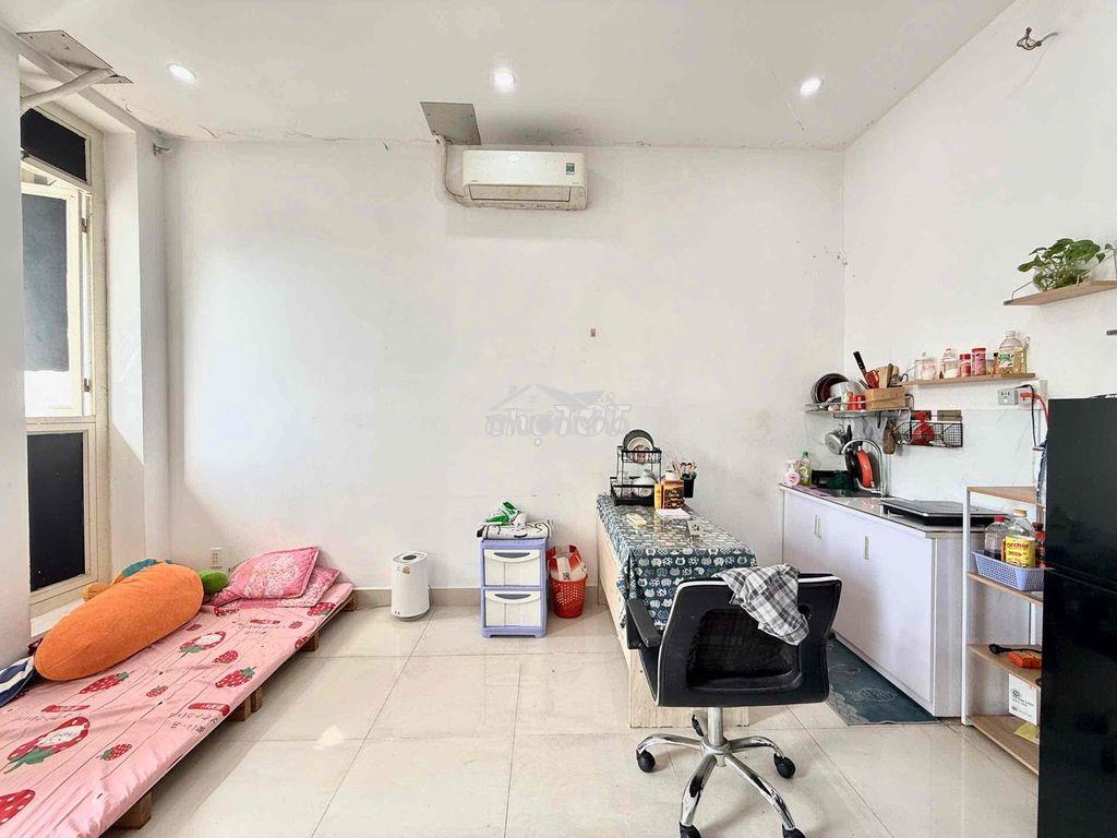 Cho thuê phòng có ban công lớn mặt tiền đường phú thuận, full nội thât - 2