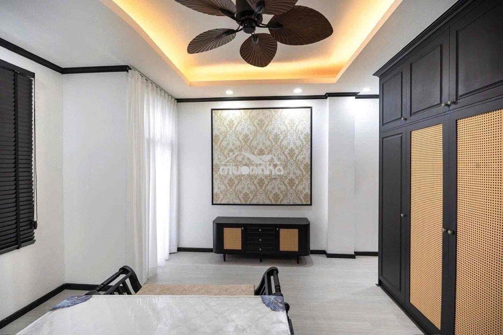 Căn hộ 1 phòng ngủ - thiết kế tone trắng đen - bancol cửa sổ đầy đủ - 4