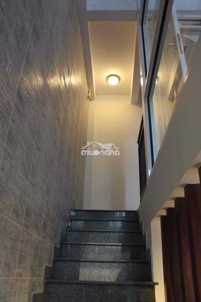 Nhà 3 tầng lầu, 2 pn, 3 toilet, sân thượng đầy đủ nội thất - Ảnh 3