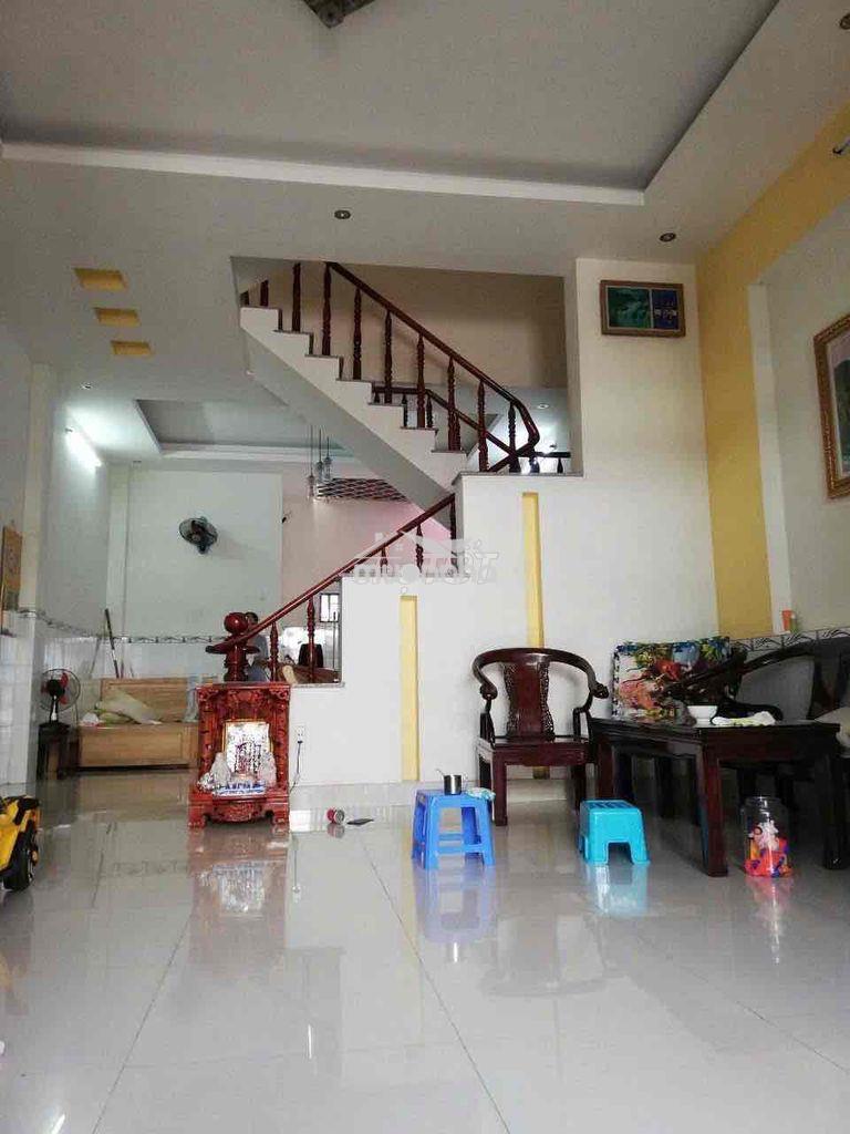 Cho thuê nhà 2 tầng xe hơi ngủ trong nhà gần ngã tư thủ đức - 2