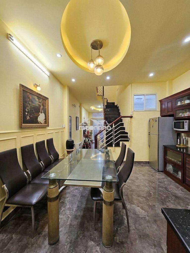 🔥 Hòa bình – đầm sen – 4 tầng, 6 phòng – chỉ 8.999 tỷ.

🏡 4x18m.