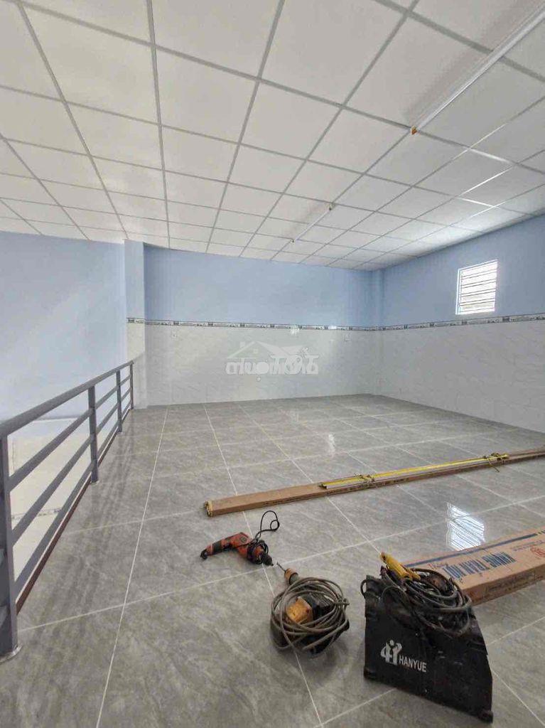 Cho thuê nhà mới xây giá rẻ ht q12 làm kho , may gần 300m 12tr đường6m - Ảnh 3