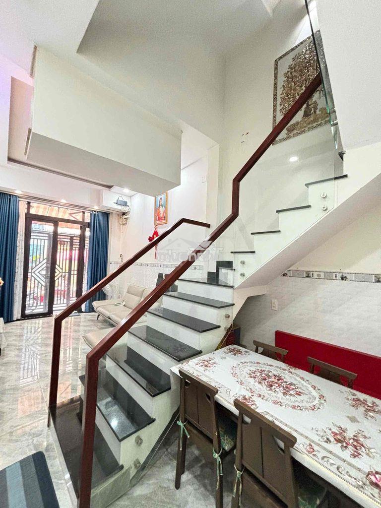 Cho thuê nhà nguyên căn hậu giang q6 1 trệt 2 lầu 4m*15m