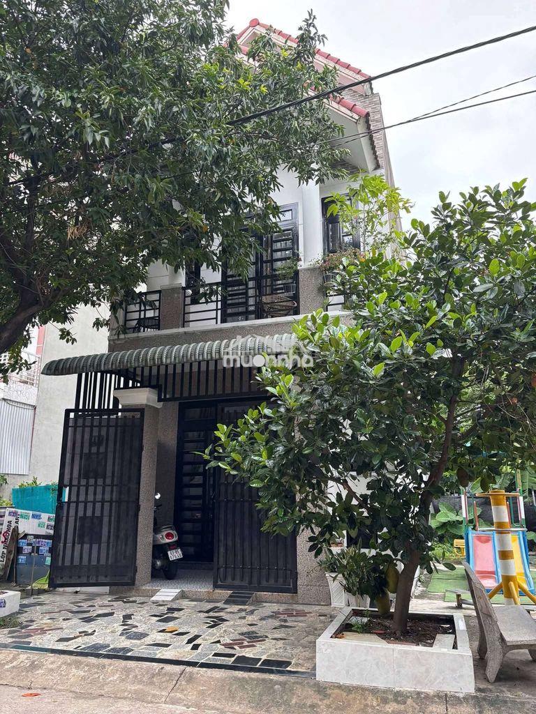 Nhà lầu đường 8m gần trường học việt anh